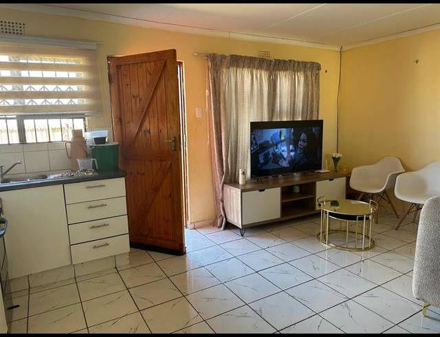 2 BEDROOM PROPERTY TO RENT IN MTHATHA CENTRAL